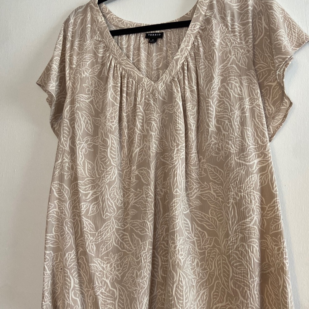 Torrid crinkle gauze flutter sleeve top